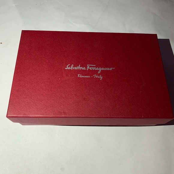 ferragamo belt box